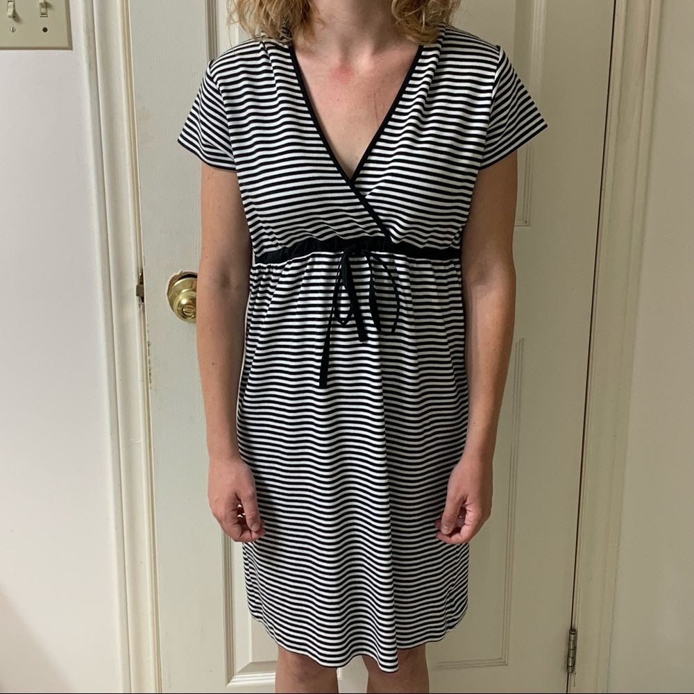 🌷3 for $25🌷Liz Claiborne Petite, US MP, White & Black Stripe Jersey Beach Dress